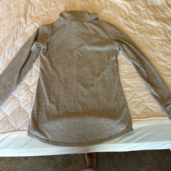 Las Vegas Sweater - Picture 4 of 4